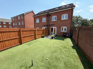 Standingwood Road